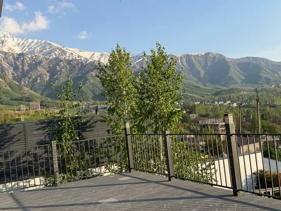 2 qavatli uy sotiladi − 255 m²