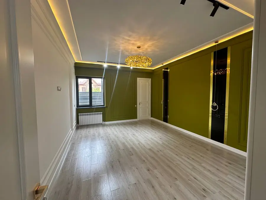 3 qavatli uy sotiladi − 350 m²