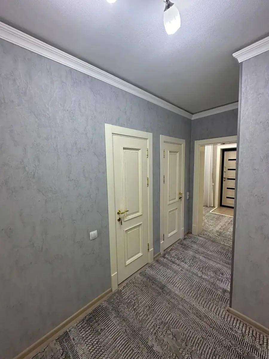 Продается 2-комнатная квартира − 65 м²