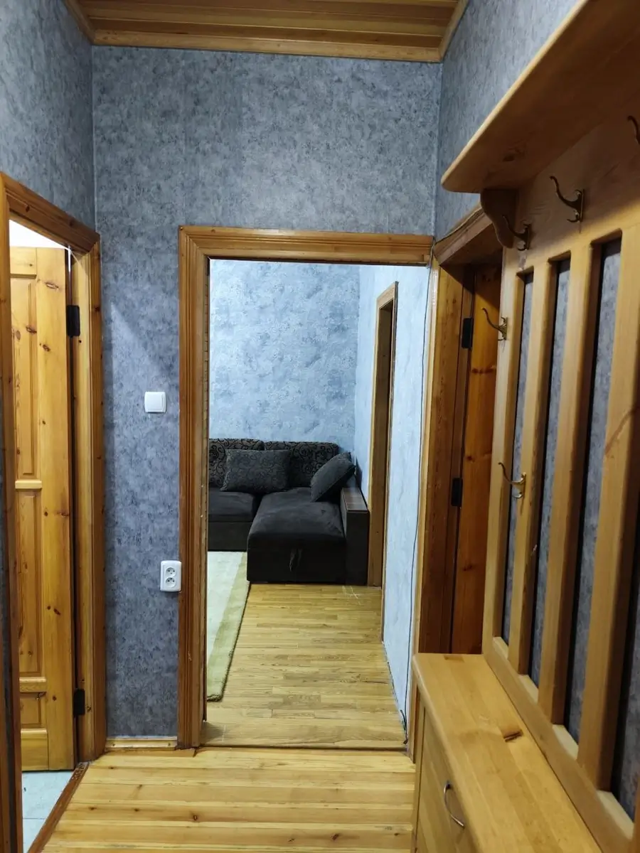 3 xonali kvartira sotiladi − 68 m²
