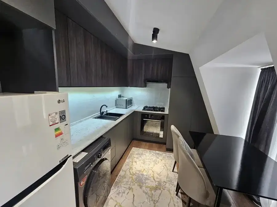 2 xonali kvartira sotiladi − 49 m²