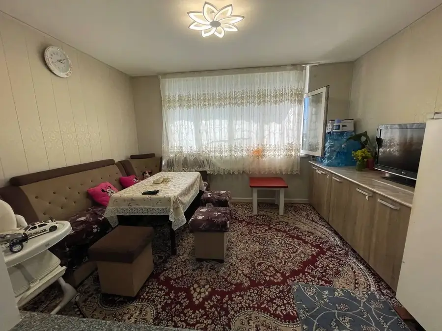 Продается 4-комнатная квартира − 110 м²