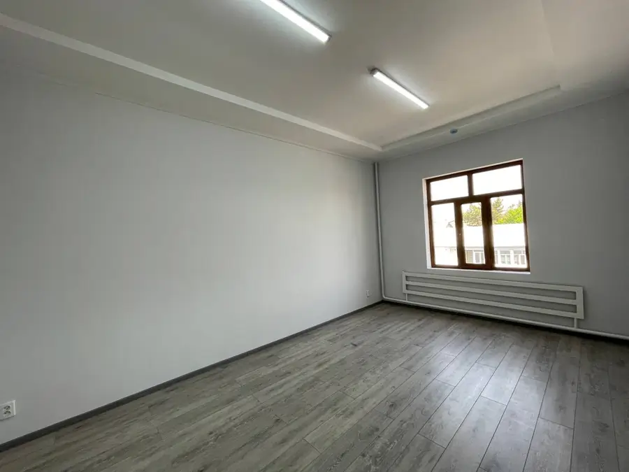 Ijaraga ofis − 1600 m²