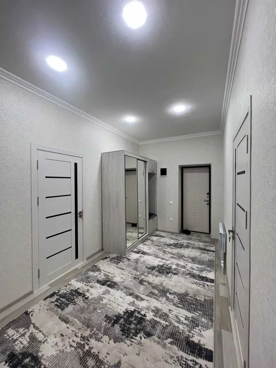 Сдается 3-комнатная квартира − 90 м²