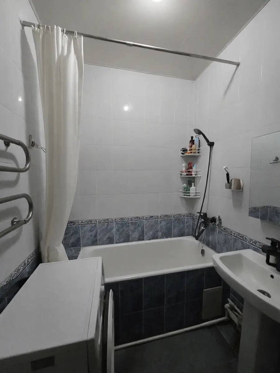 Продается 3-комнатная квартира − 87 м²