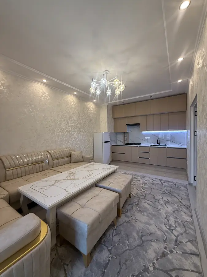 3 xonali kvartira sotiladi − 65 m²