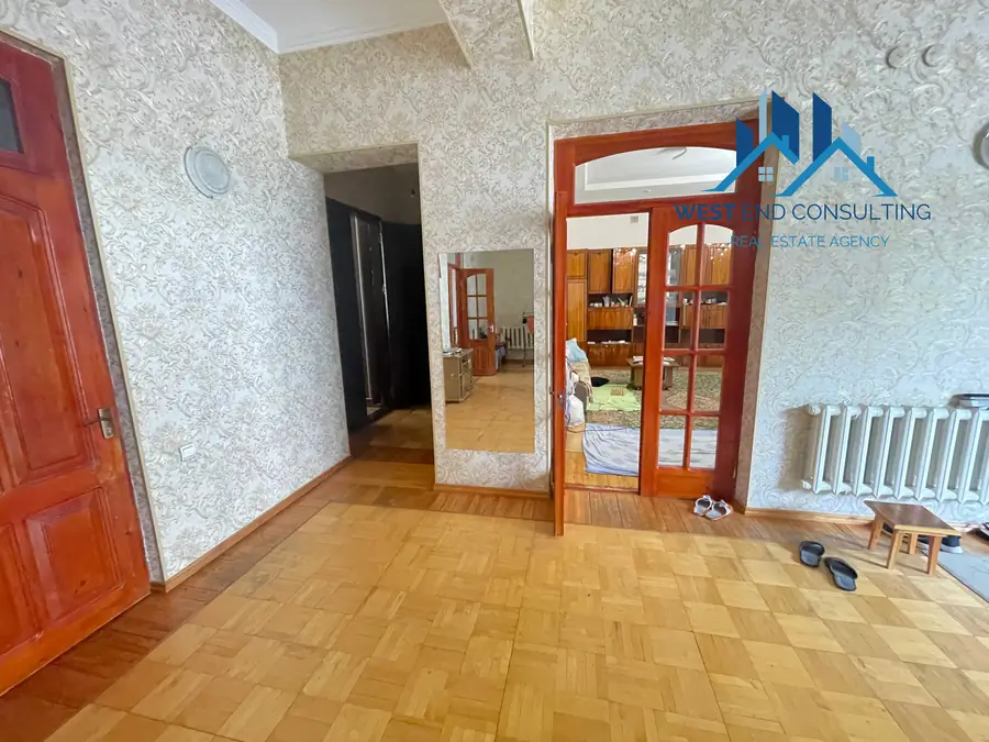 Ijaraga 2 qavatli uy − 370 m²