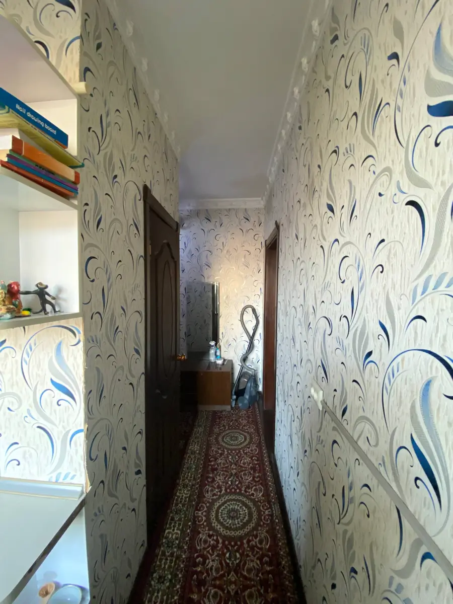 Продается 1-комнатная квартира − 42 м²