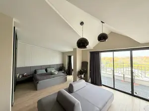 4 xonali kvartira − 139 m², 8/8 qavat