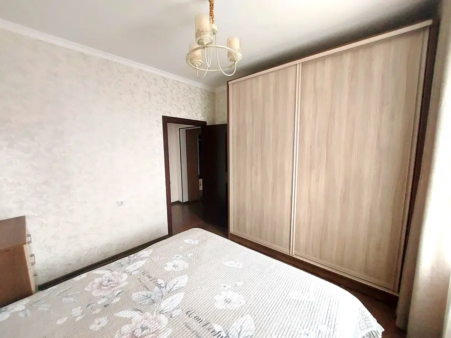 2 xonali kvartira sotiladi − 65 m²