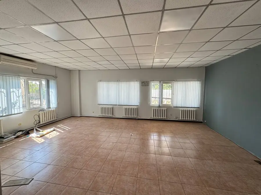 Сдается склад − 816 м²