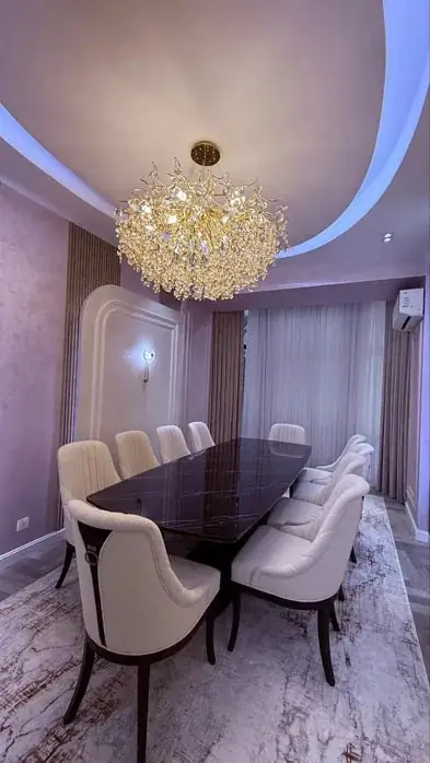 5 dan ortiq xonali kvartira − 200 m², 3/8 qavat