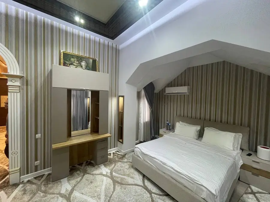 Сдается 4-этажный дом − 1000 м²