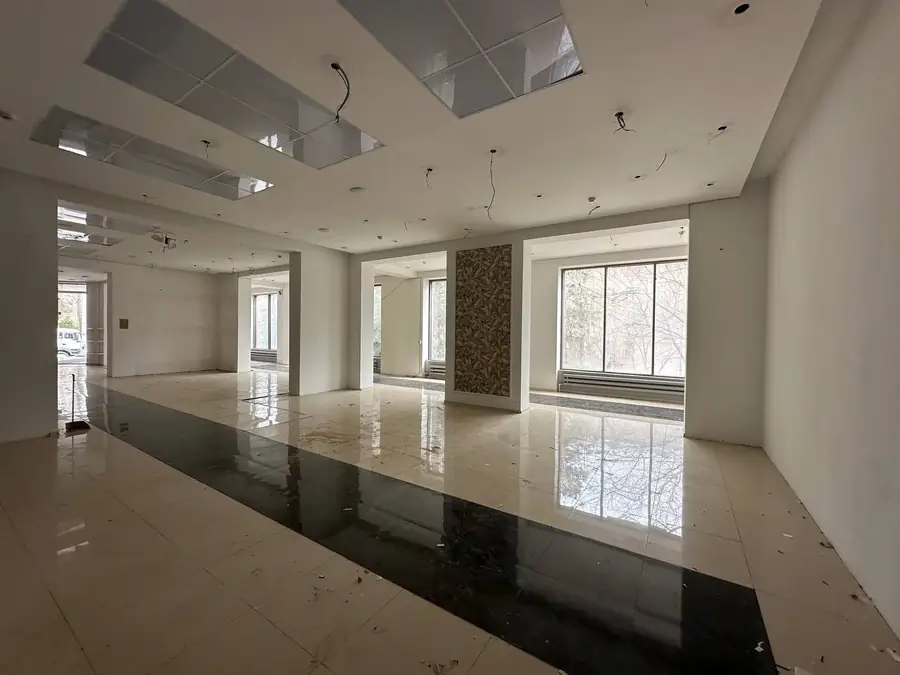 Ijaraga ofis − 792 m²