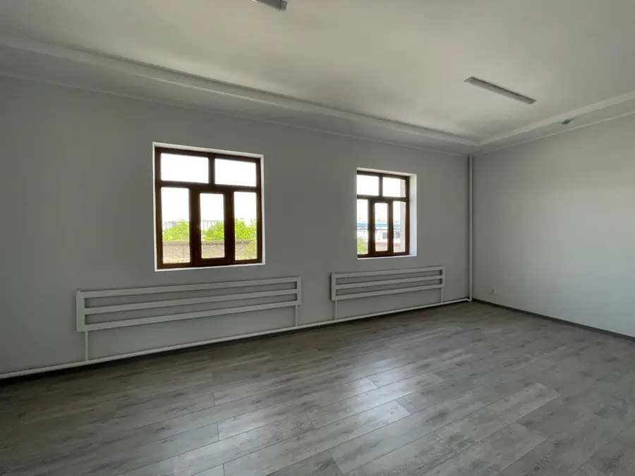 Ijaraga ofis − 1600 m²