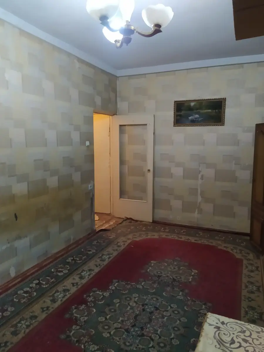 Продается 1-комнатная квартира − 38 м²