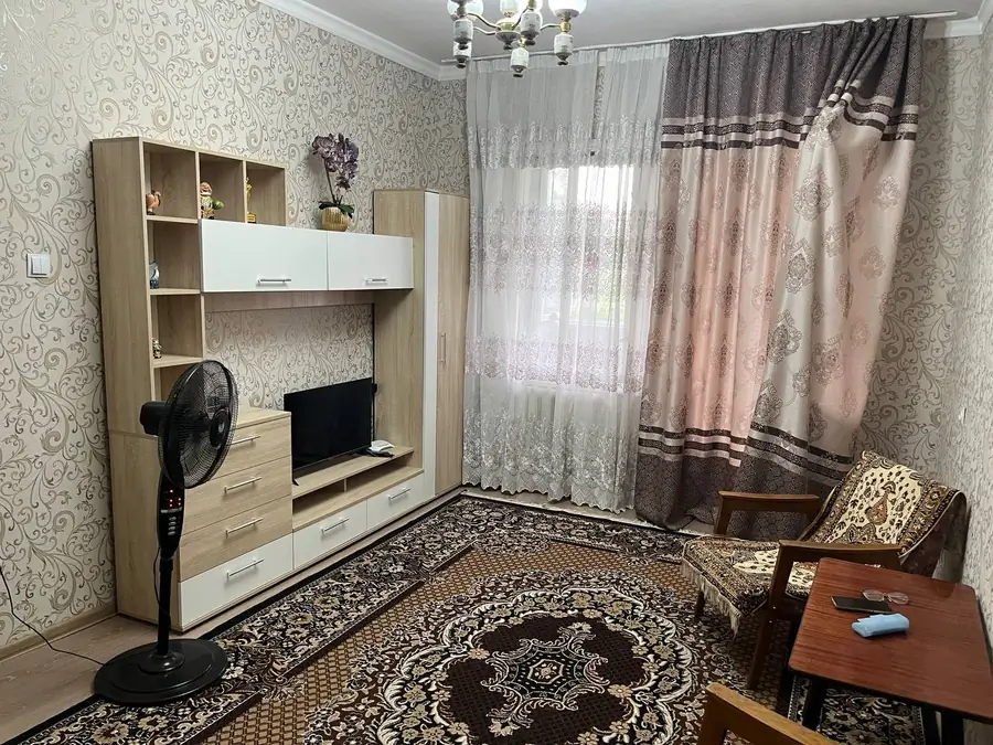 Продается 1-комнатная квартира − 38 м²