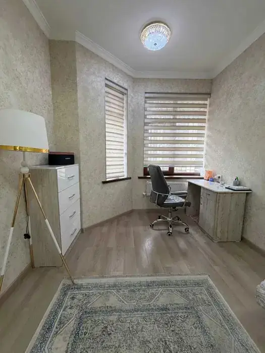 Сдается 4-комнатная квартира − 90 м²