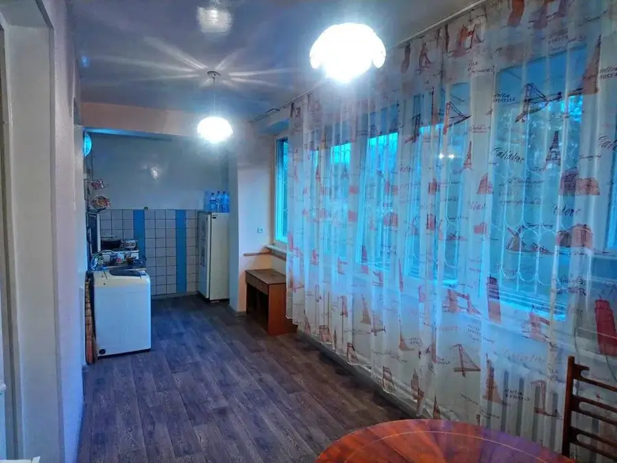 3 xonali kvartira sotiladi − 85 m²