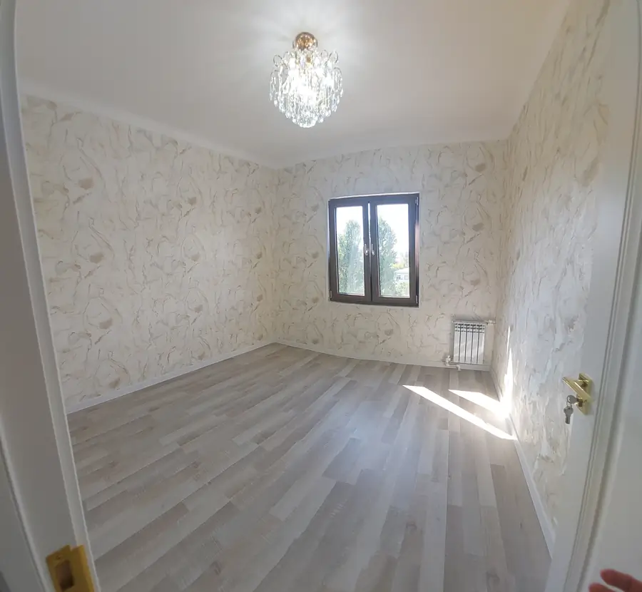 Продается 4-комнатная квартира − 115 м²