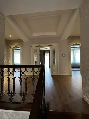 3 qavatli uy sotiladi − 450 m²
