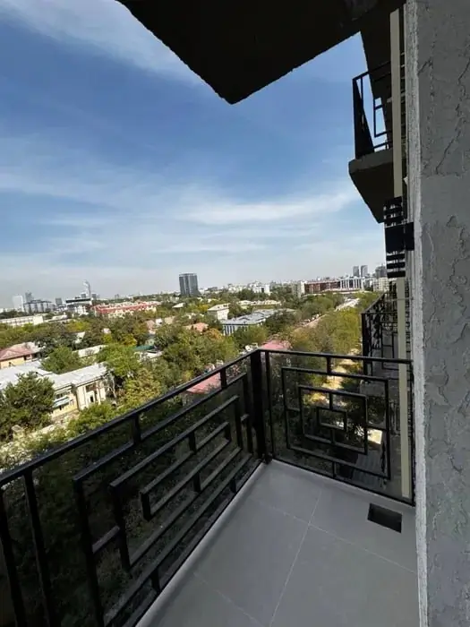 Продается 2-комнатная квартира − 60 м²