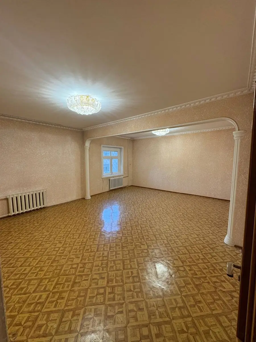 Продается Более 5-комнатная квартира − 111 м²