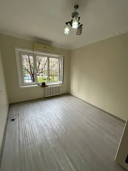 2-комнатная квартира − 60 м², 1/5 этаж