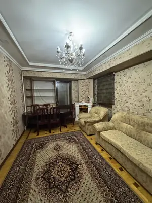 3 xonali kvartira sotiladi − 90 m²