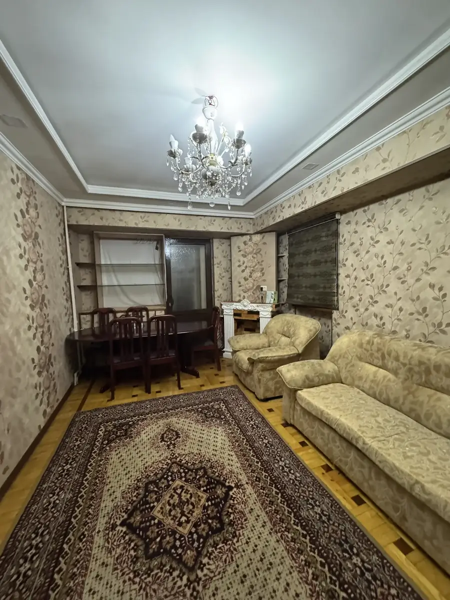 3 xonali kvartira sotiladi − 90 m²