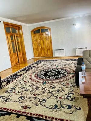 Сдается 3-комнатная квартира − 128 м²