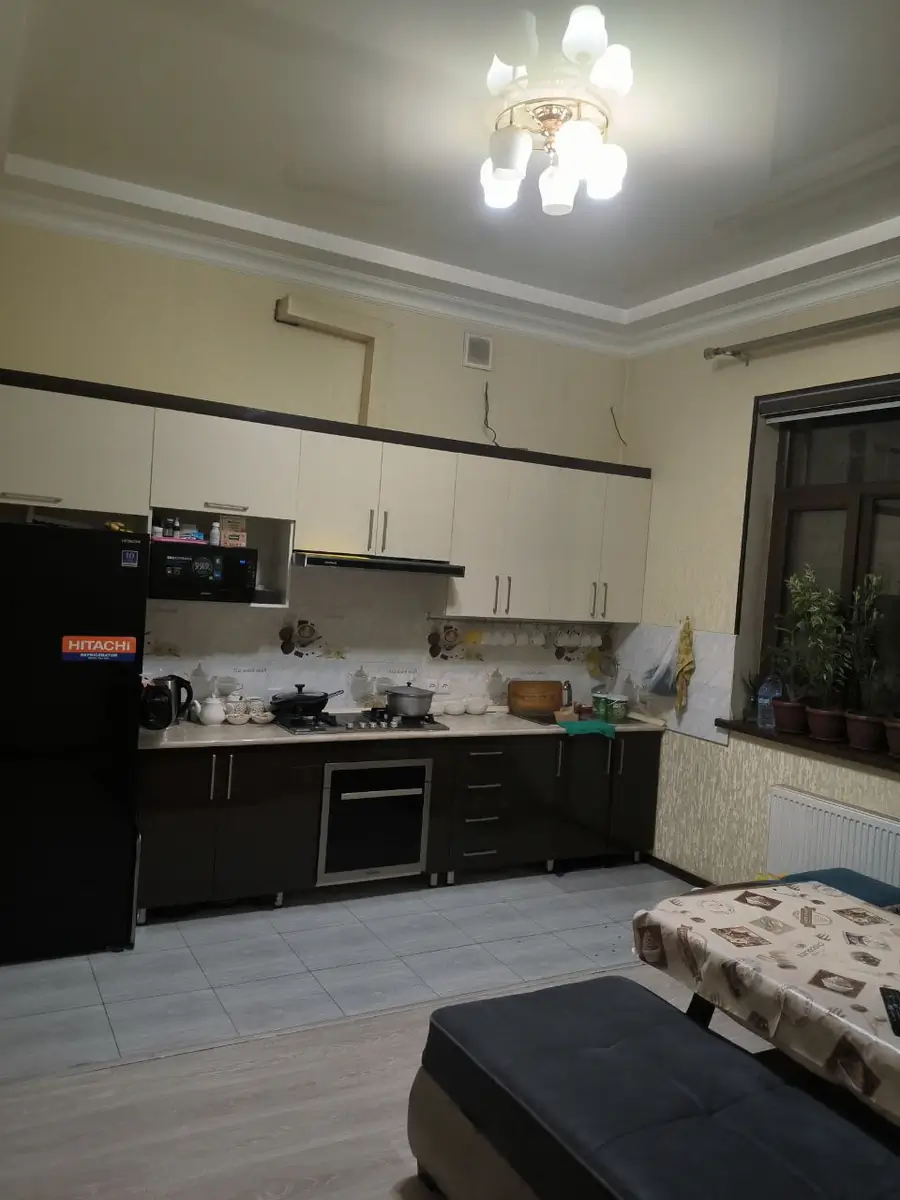 Ijaraga 2 qavatli uy − 460 m²