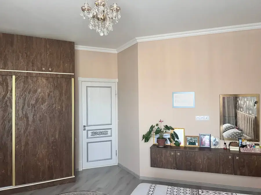 Продается 2-комнатная квартира − 56 м²