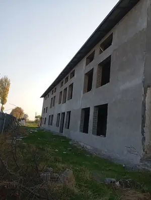 Savdo-sotiq maydoni sotiladi − 1300 m²