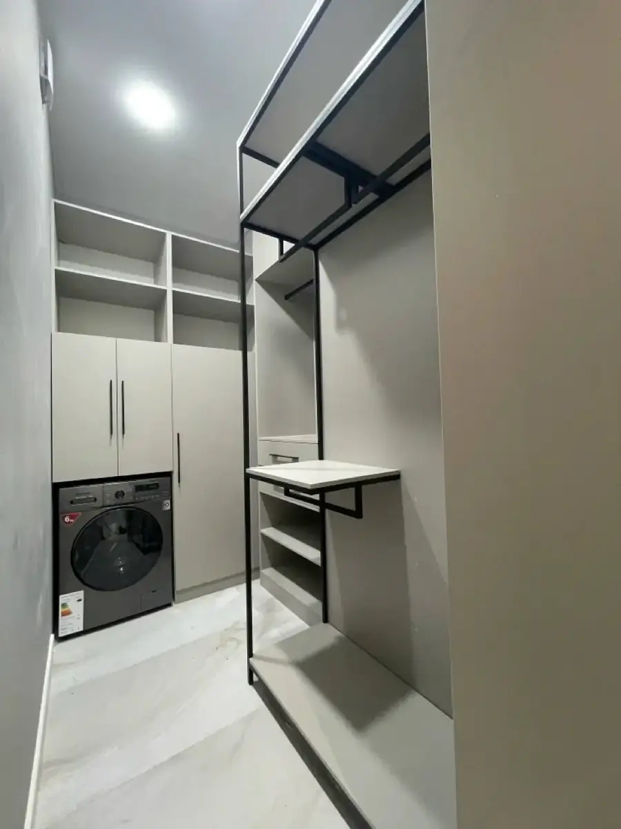 3 xonali kvartira sotiladi − 90 m²