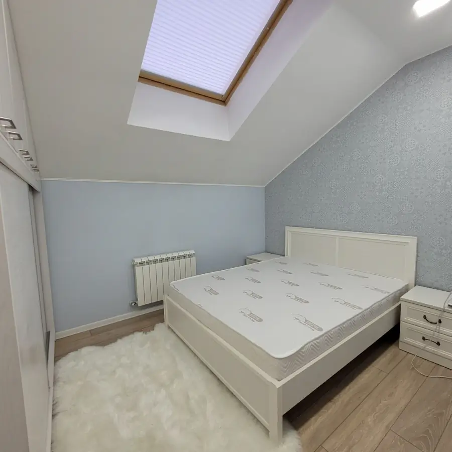 Продается 3-комнатная квартира − 121 м²