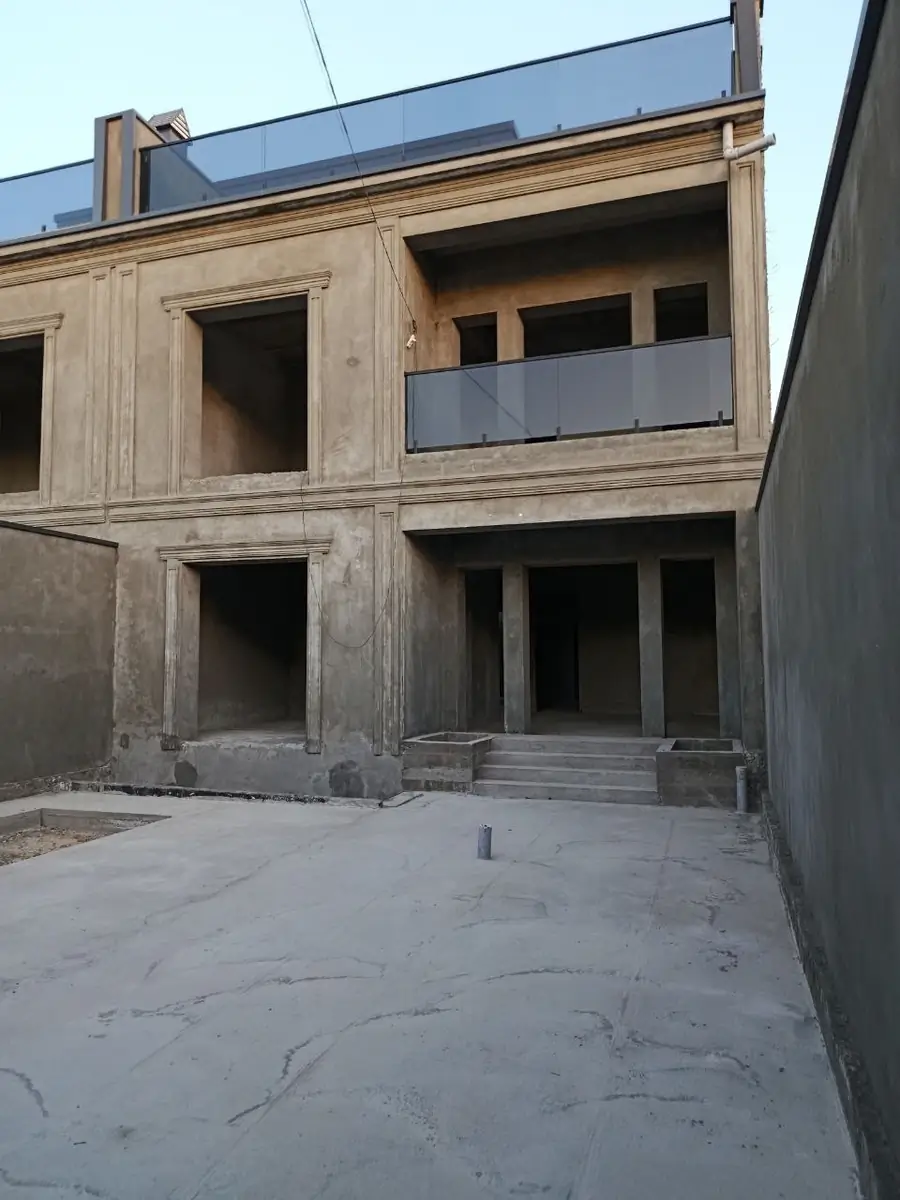 4 qavatli uy sotiladi − 512 m²