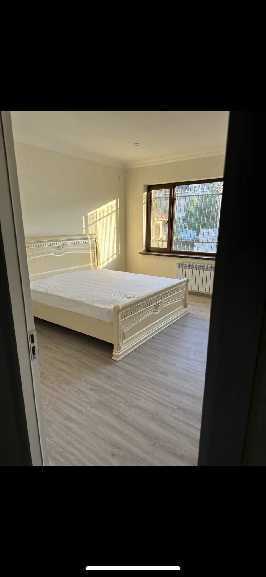 Продается 2-этажный дом − 400 м²