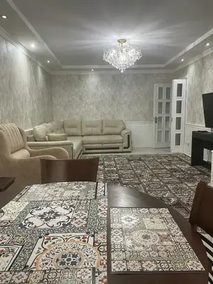 Сдается 3-комнатная квартира − 90 м²