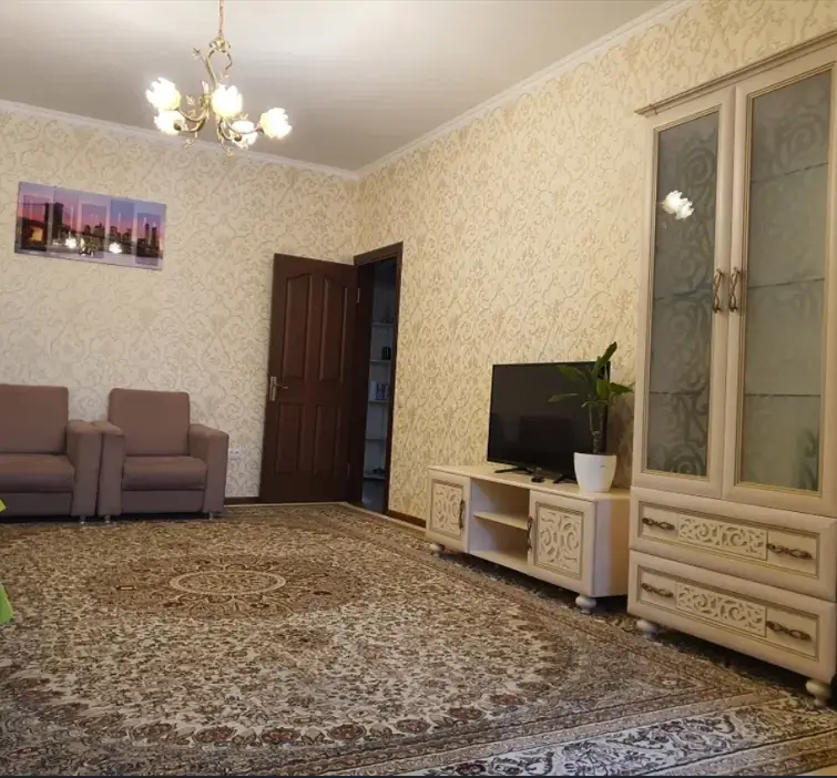 4 xonali kvartira sotiladi − 100 m²