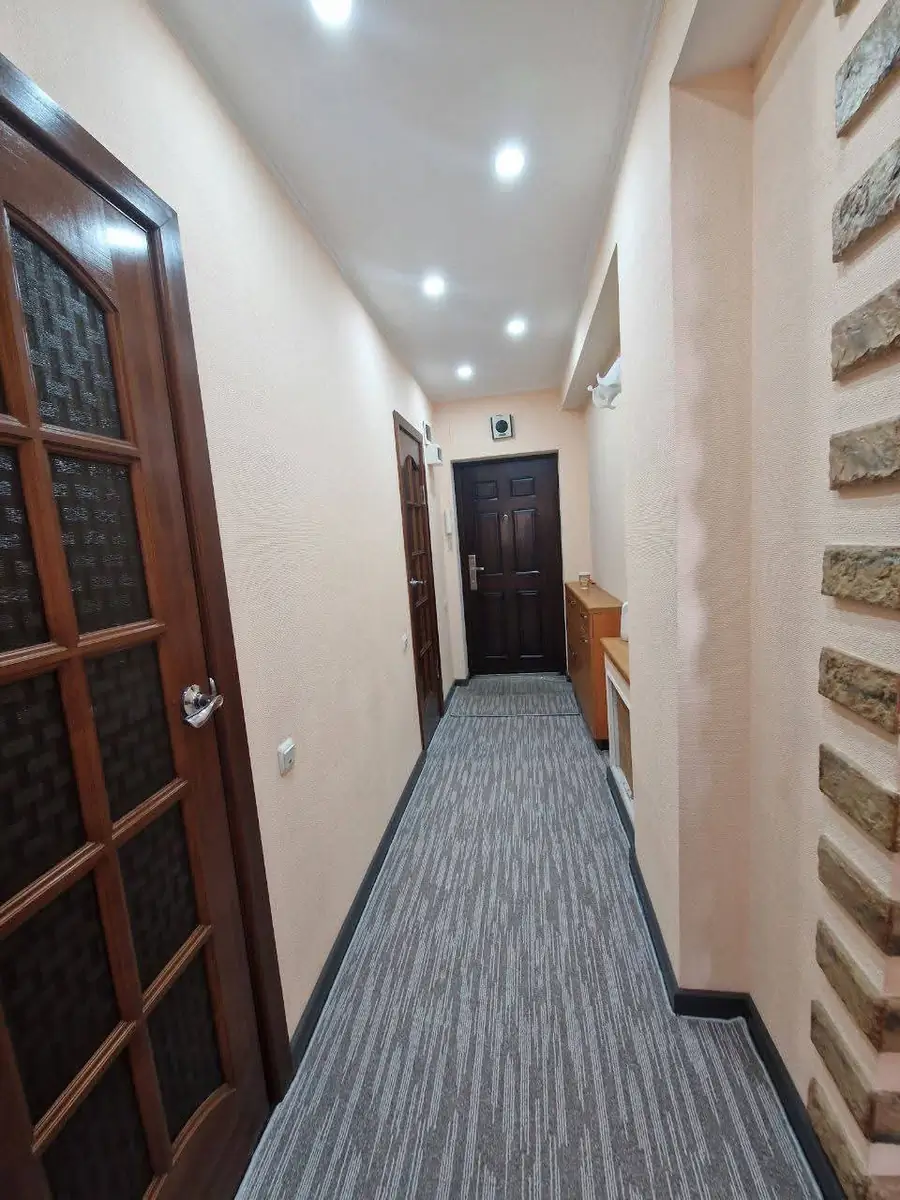 2 xonali kvartira sotiladi − 70 m²