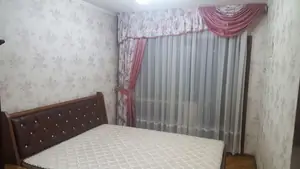 4 xonali kvartira sotiladi − 122 m²
