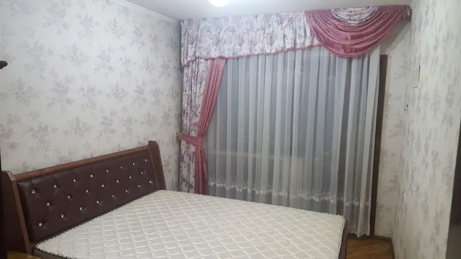 4 xonali kvartira sotiladi − 122 m²
