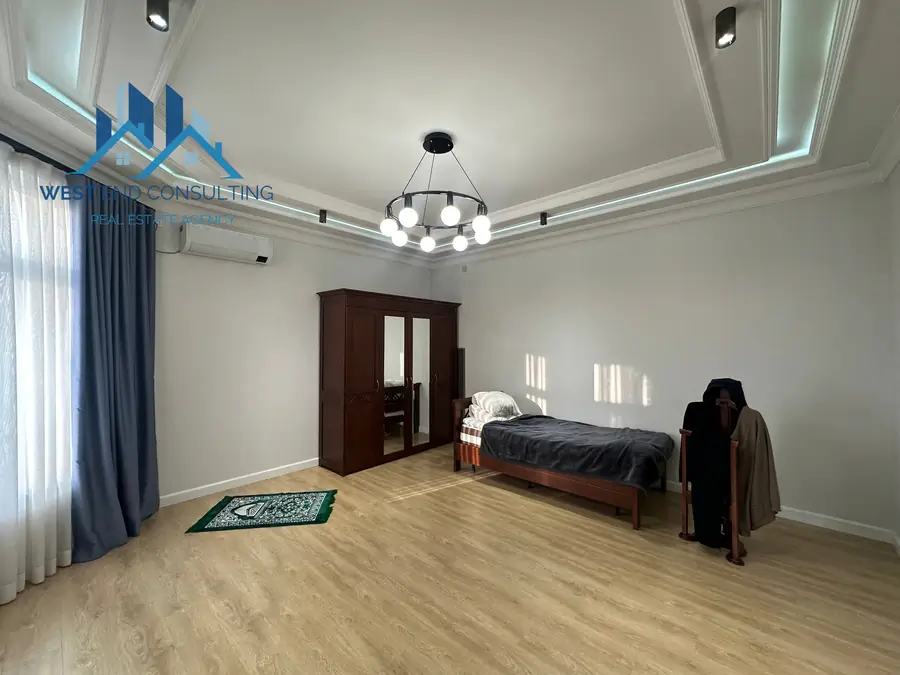 3 qavatli uy sotiladi − 400 m²