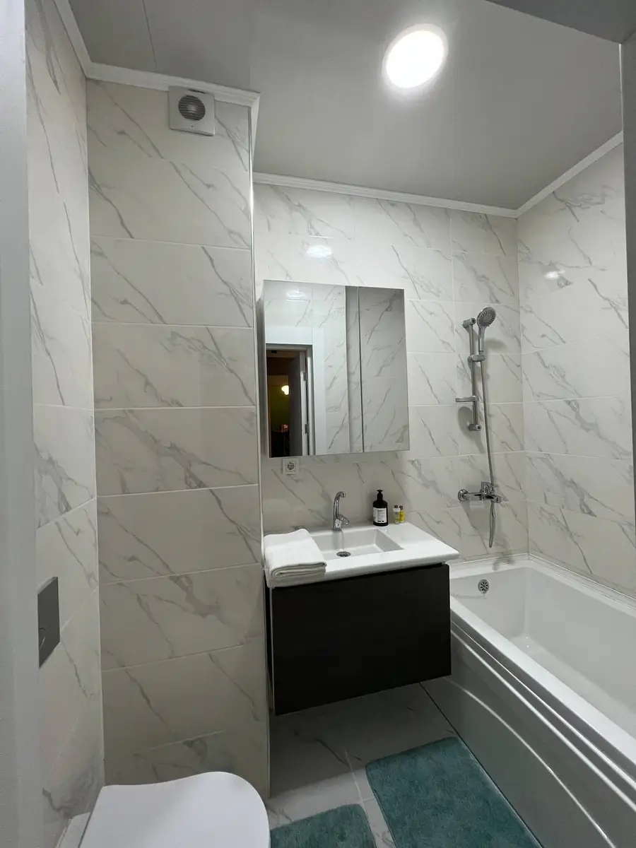 Сдается 2-комнатная квартира − 57 м²