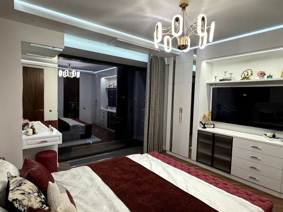Продается 3-комнатная квартира − 126 м²
