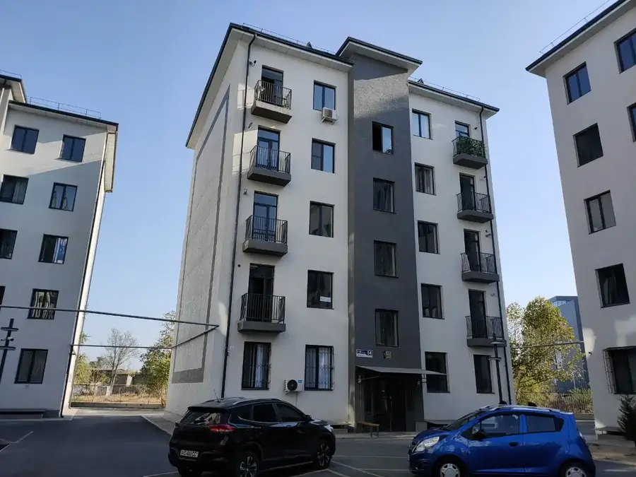 Продается 2-комнатная квартира − 42 м²