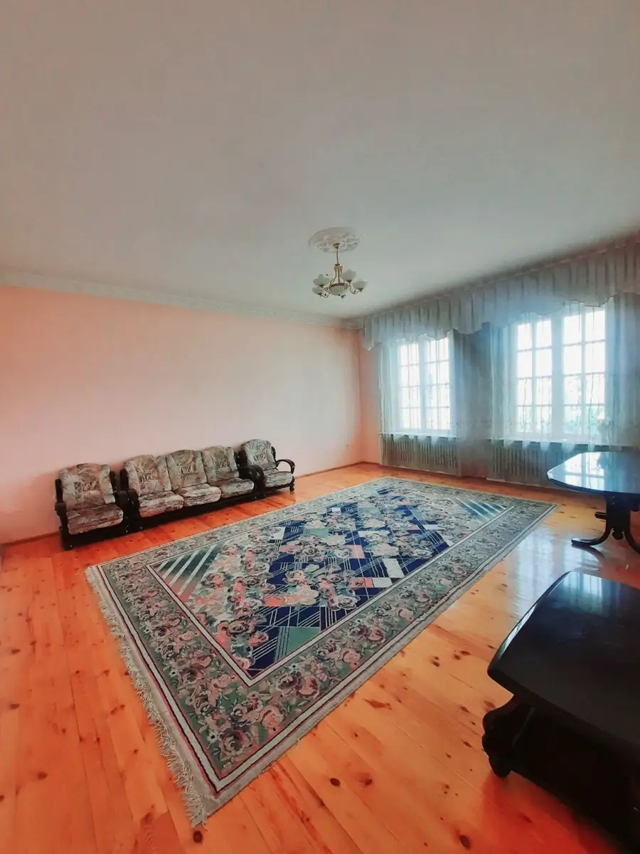 3 qavatli uy sotiladi − 600 m²