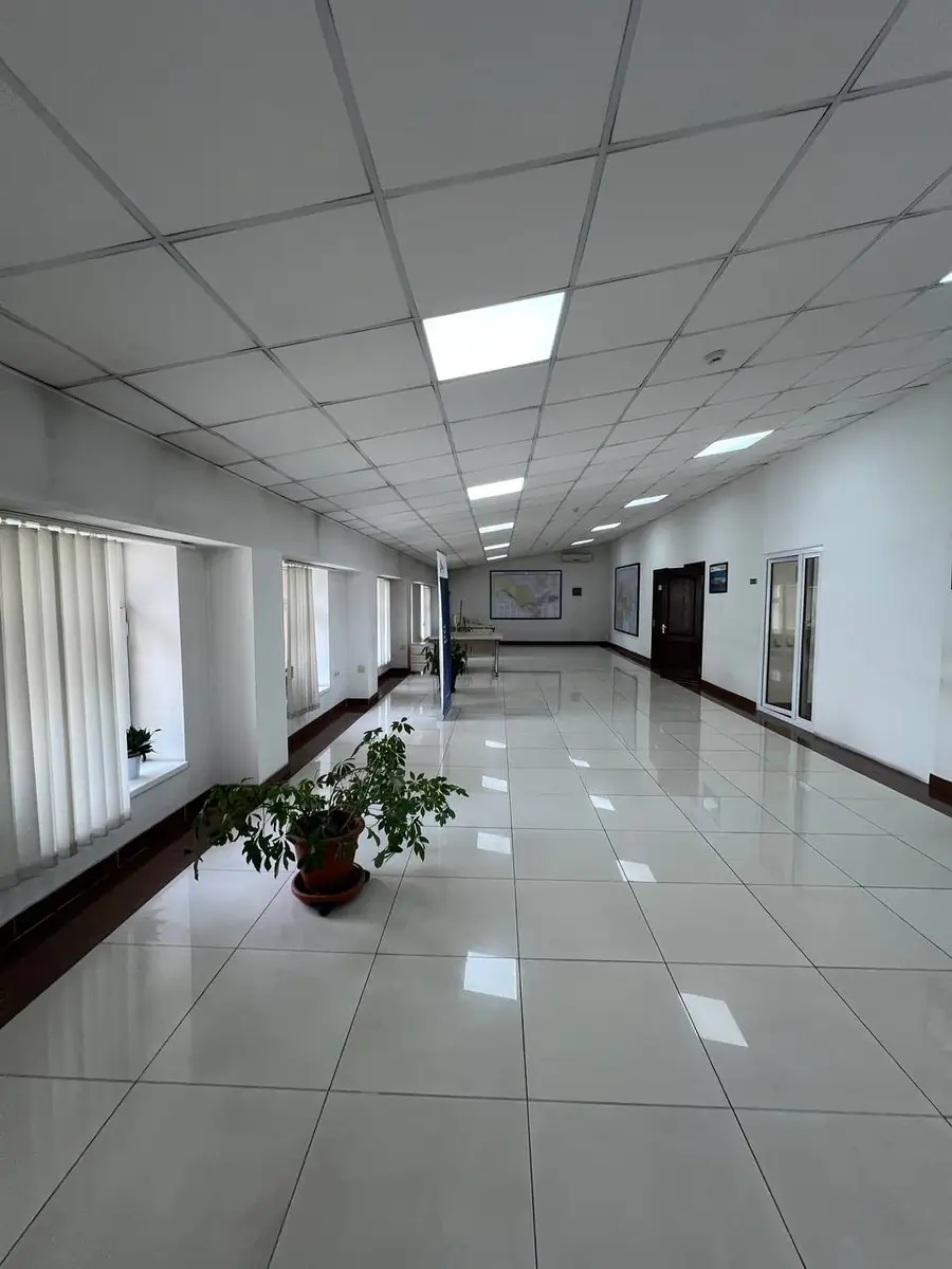 Ijaraga ofis − 600 m²