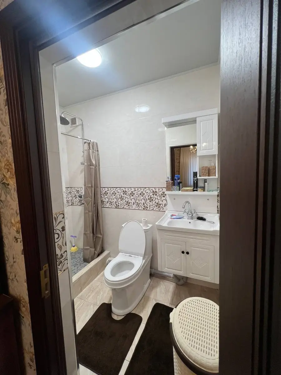 Сдается Более 5-комнатная квартира − 150 м²